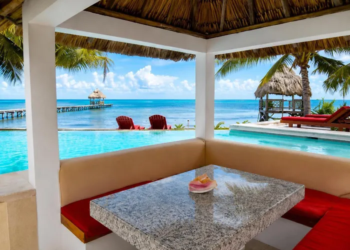 Casa Redonda - Upper Level Beachfront Apartment *