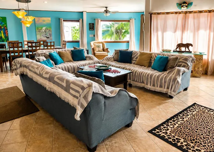 Casa Redonda - Upper Level Beachfront *