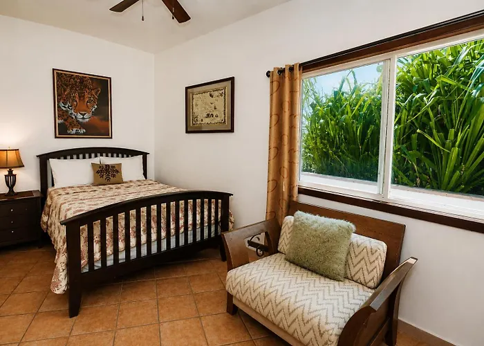 Casa Redonda - Upper Level Beachfront Apartment San Pedro (Ambergris Caye)